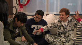 vlcsnap-2012-04-20-00h02m58s24