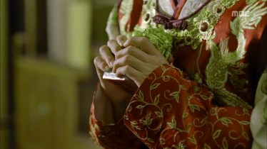 Empress.Ki.E10.131126.HDTV.XviD-LIMO.avi_001360126