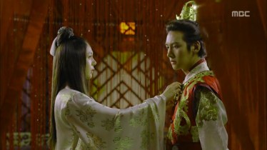 Empress.Ki.E10.131126.HDTV.XviD-LIMO.avi_001489856