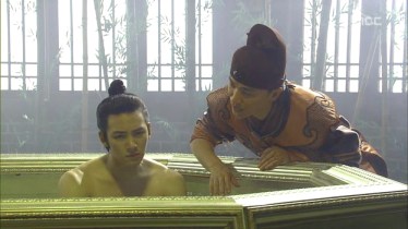 Empress.Ki.E11.131202.HDTV.XviD-LIMO.avi_001776843