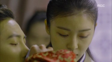 Empress.Ki.E12.131203.HDTV.XviD-LIMO.avi_000278011