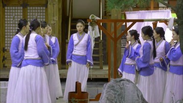 Empress.Ki.E12.131203.HDTV.XviD-LIMO.avi_001510143