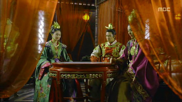 Empress.Ki.E12.131203.HDTV.XviD-LIMO.avi_001943476