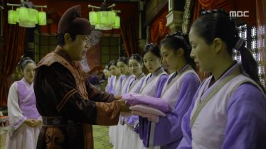 Empress.Ki.E13.131209.HDTV.XviD-LIMO.avi_001608575