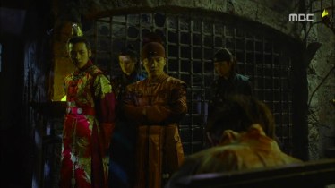 Empress.Ki.E13.131209.HDTV.XviD-LIMO.avi_001888621