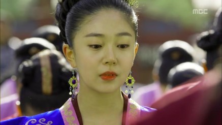 Empress.Ki.E16.131217.HDTV.XviD-LIMO.avi_000358091