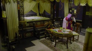 Empress.Ki.E16.131217.HDTV.XviD-LIMO.avi_001840740