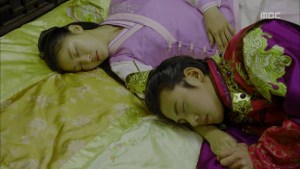 Empress.Ki.E16.131217.HDTV.XviD-LIMO.avi_002031765