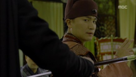 Empress.Ki.E16.131217.HDTV.XviD-LIMO.avi_003087020