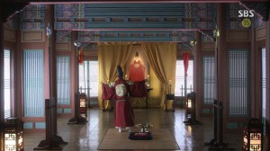 Secret Door E09.mp4_001229034