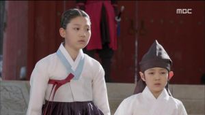 Hwajung.E04.150421.HDTV.XviD-LIMO.avi_20150422_182924.729