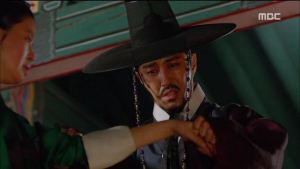 Hwajung.E07.150504.HDTV.XviD-LIMO.avi_20150509_002730.571